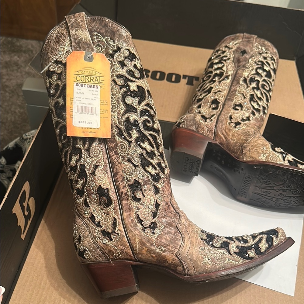 🆕 Corral Tan Cowboy Boots with Beautiful Accents! 9.5. NWT!🔥 - Picture 2 of 6